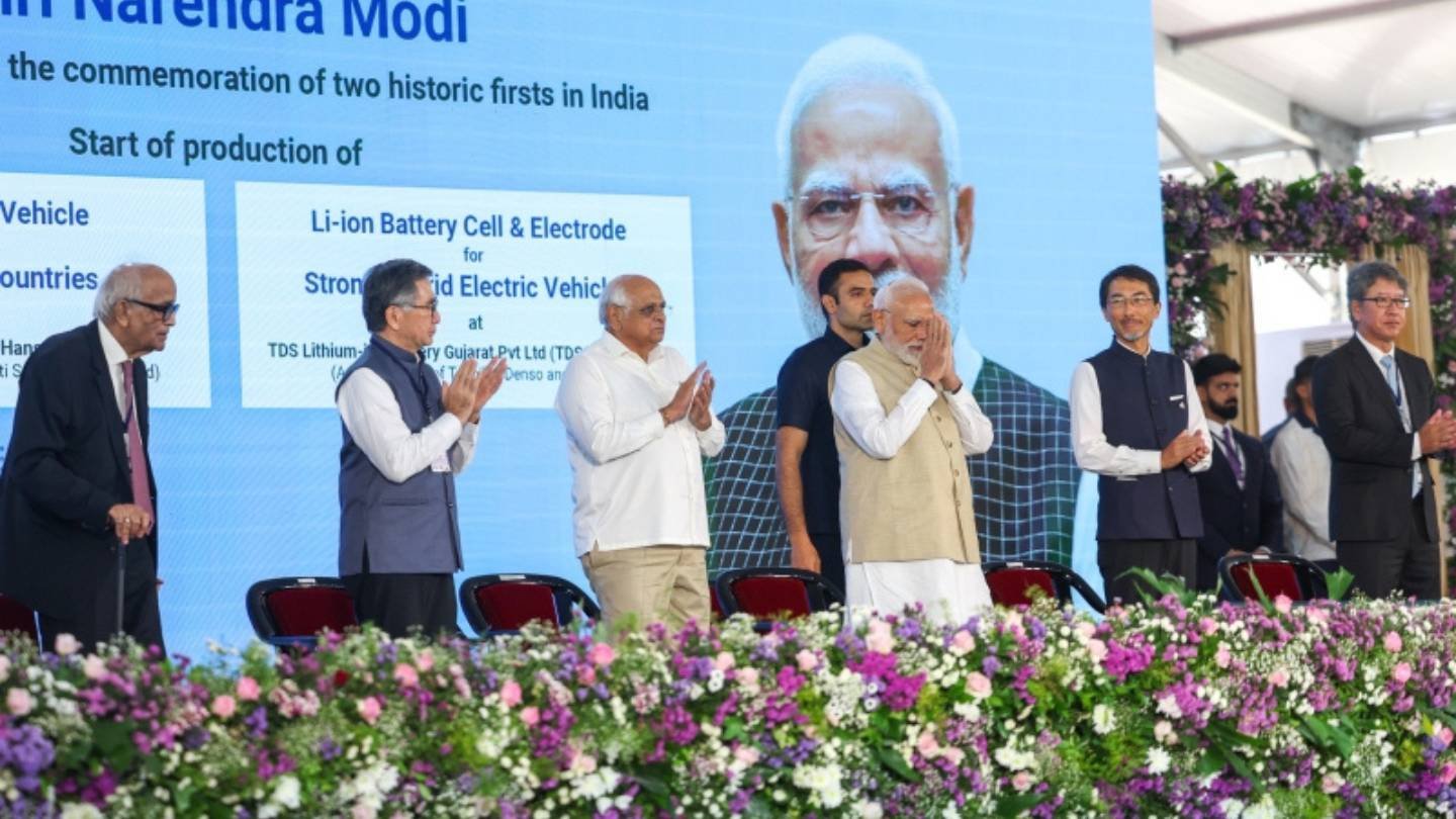 PM Modi Backs Hybrid Vehicles as Key to India’s Clean Mobility Future