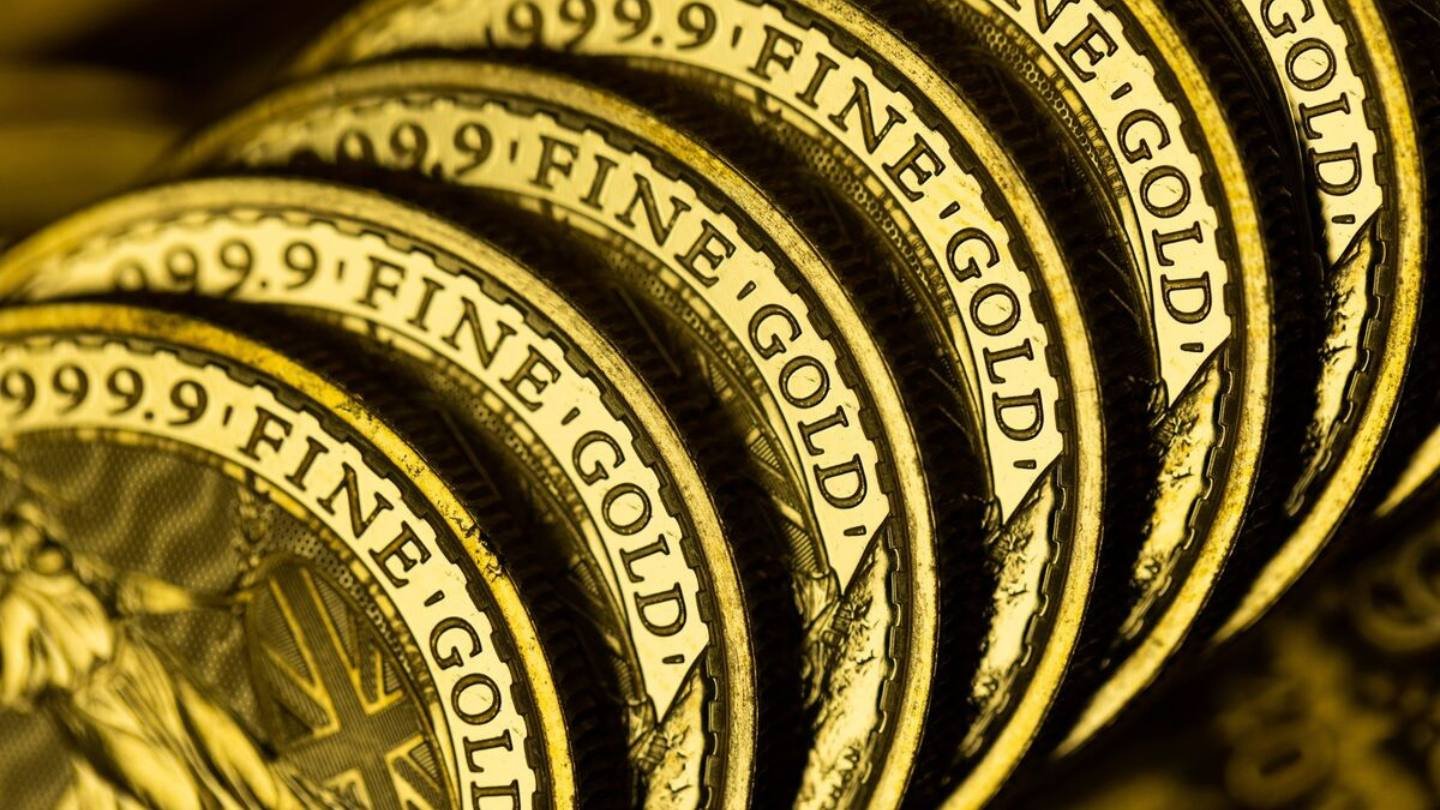 Gold Prices Rise as Dollar Weakens After Trump Fires Fed Governor Lisa Cook