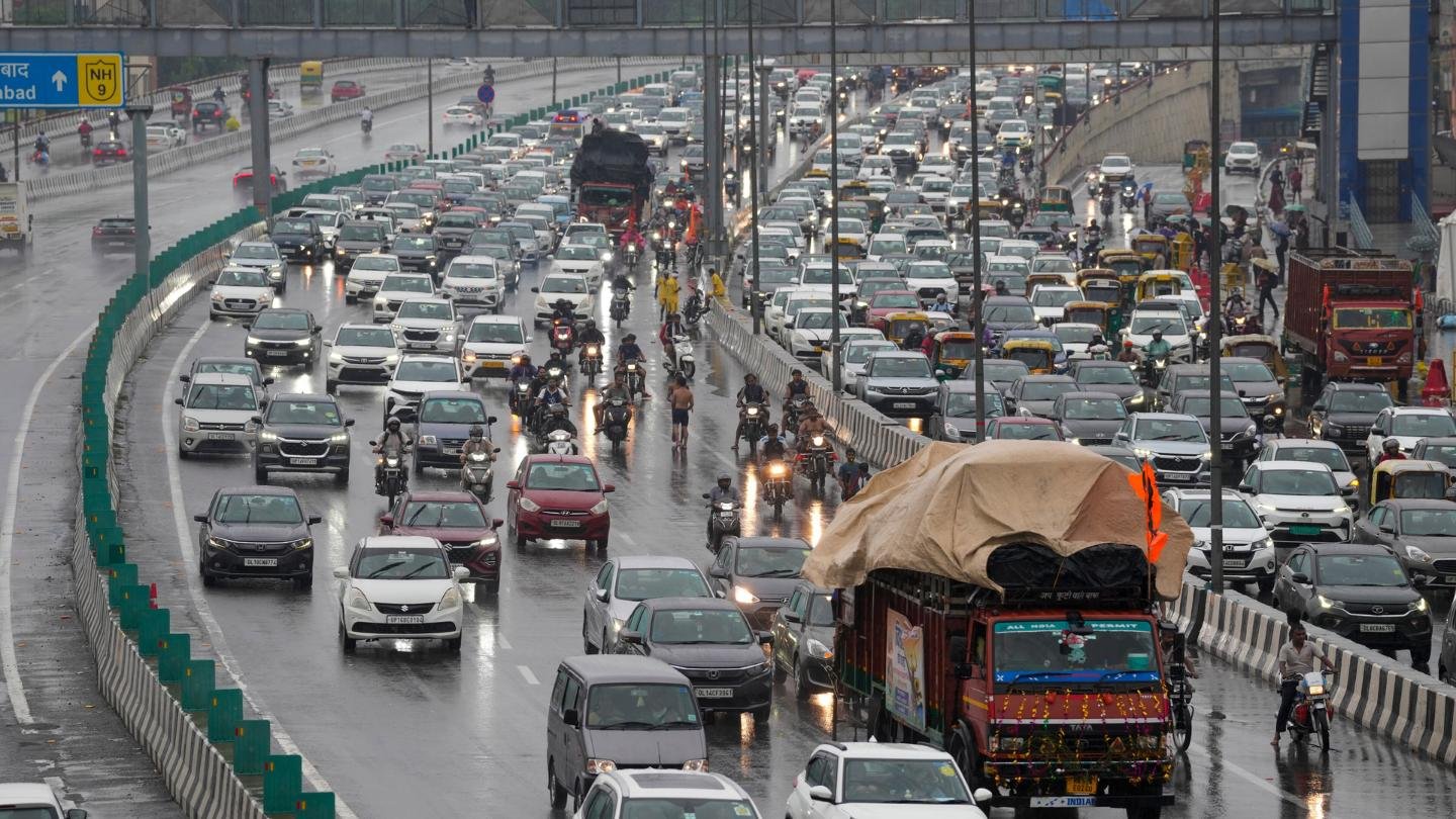 Heavy Rain Hits Delhi, IMD Issues Fresh Alerts for Himachal Pradesh and Telangana