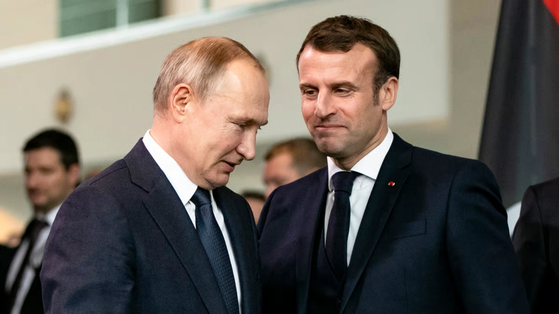 Macron Doubts Putin’s Willingness for Peace, Urges Tougher Sanctions if Talks Fail