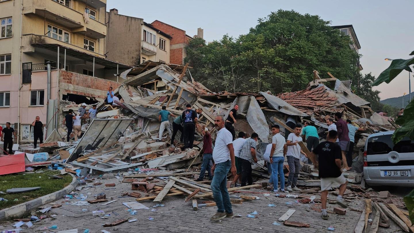 6.1-Magnitude Earthquake Hits Western Turkey, 1 Dead and Dozens Injured