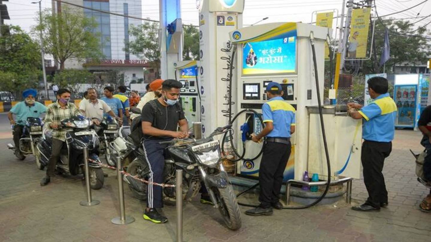 Video: Petrol Pump Employee Shot After Denying Fuel To Helmetless Bikers