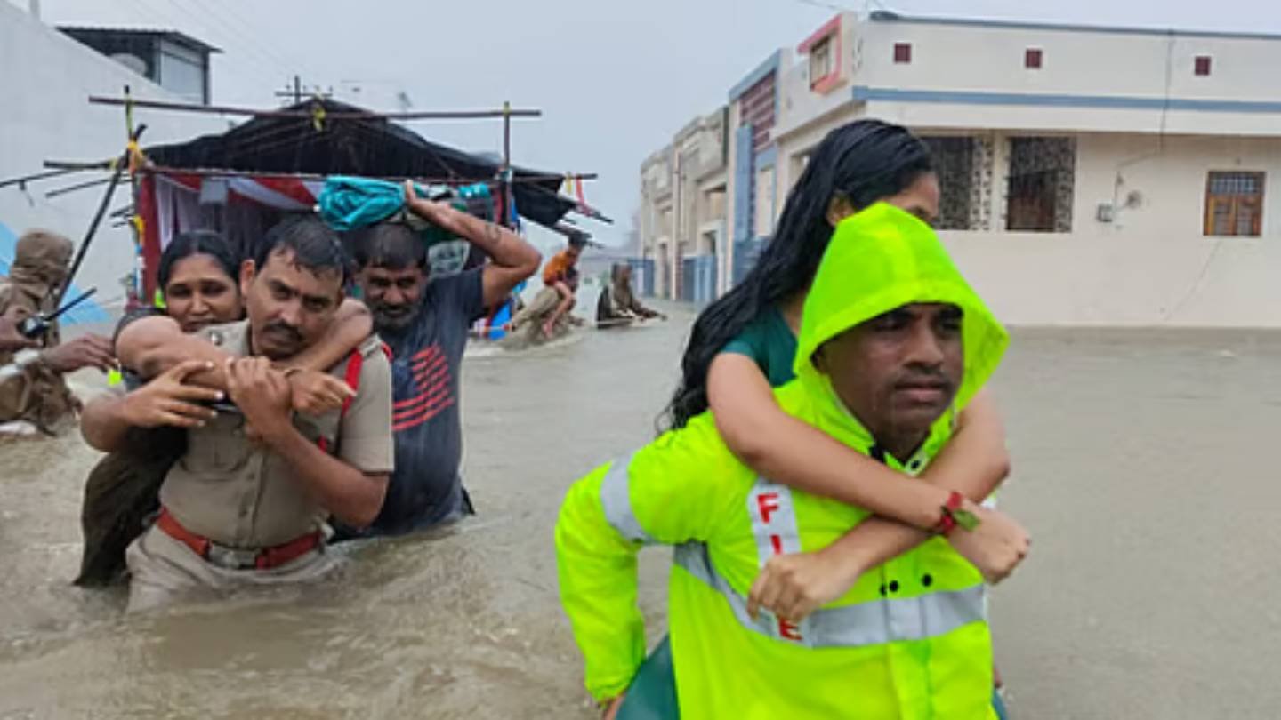 Telangana Floods: Heavy Rains Disrupt Road and Rail Traffic, 504 Rescued
