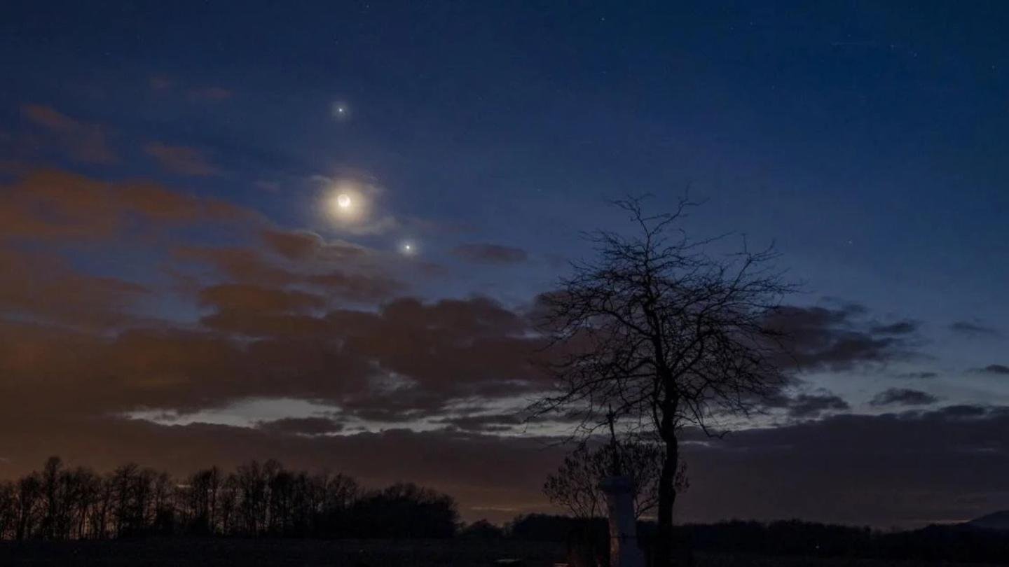 Venus and Jupiter Conjunction: The Two Brightest Planets Will “Kiss” Early Tuesday Morning