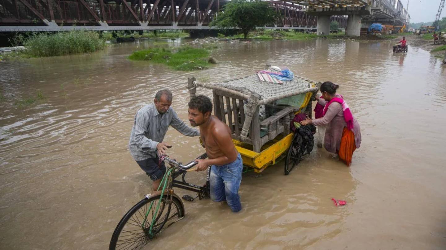 Severe Flooding Continues in Delhi-NCR Despite Yamuna Water Level RecedingBy HT News Desk