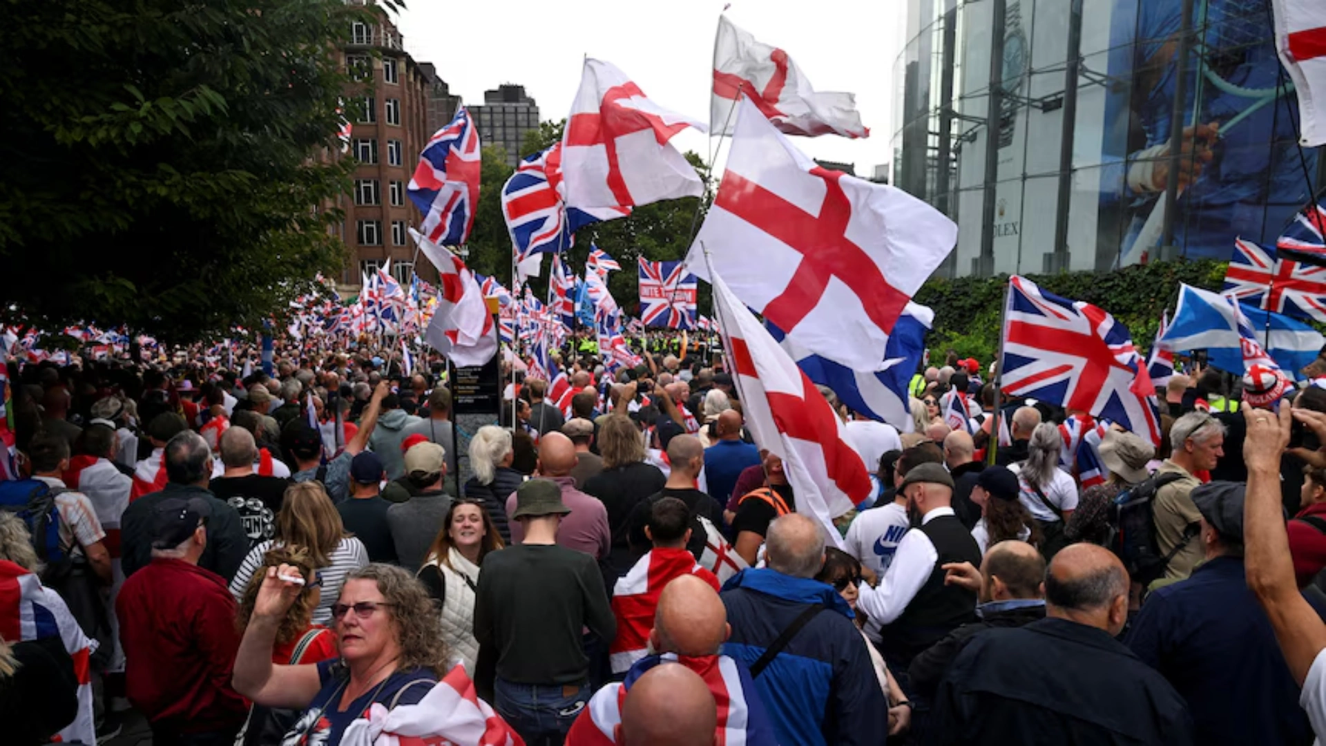 London rocked by anti-immigration protests; police report assaults.