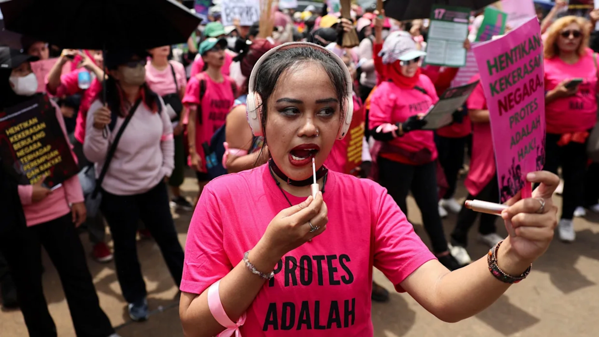 Hundreds of Women Protest in Indonesia as President Heads to China