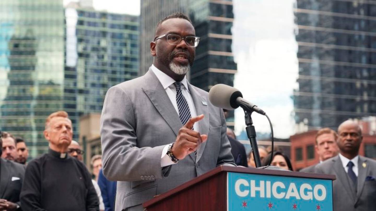 Chicago Braces for Federal Immigration Crackdown as Trump Slams Local Leaders