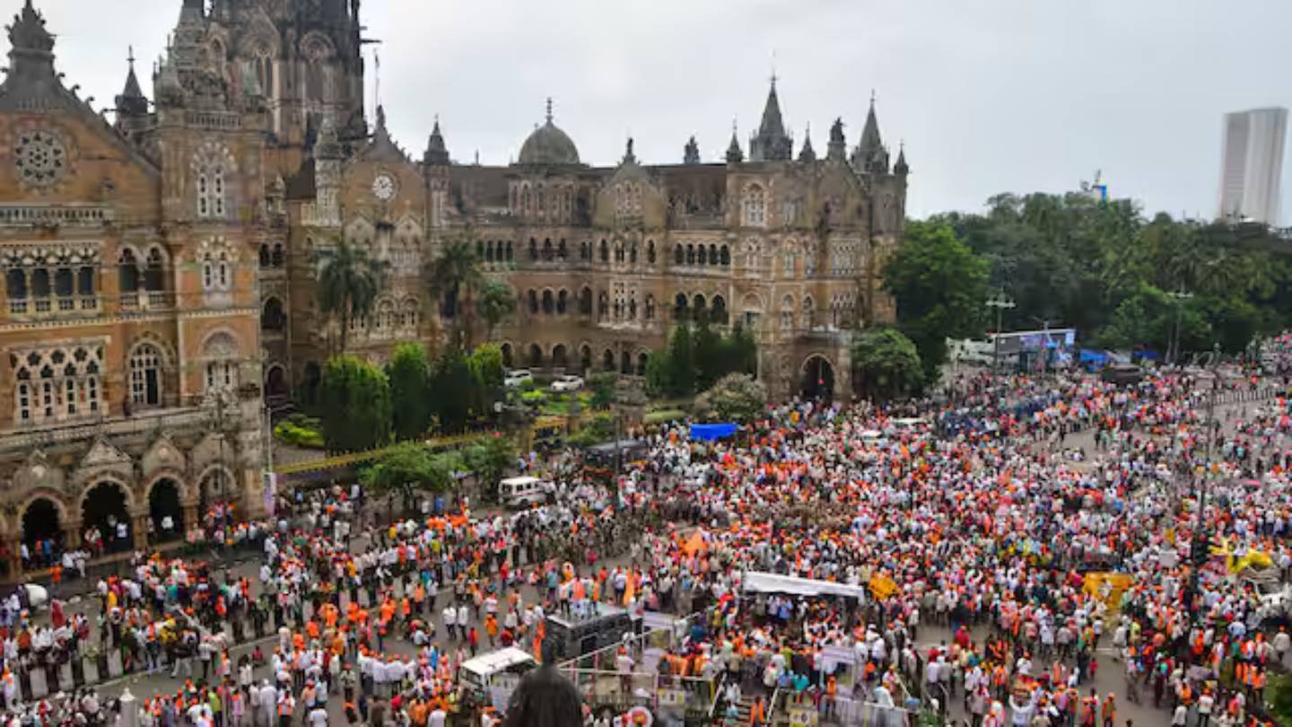 Mumbai Police Issues Traffic Advisory as Maratha Quota Stir Intensifies at Azad Maidan