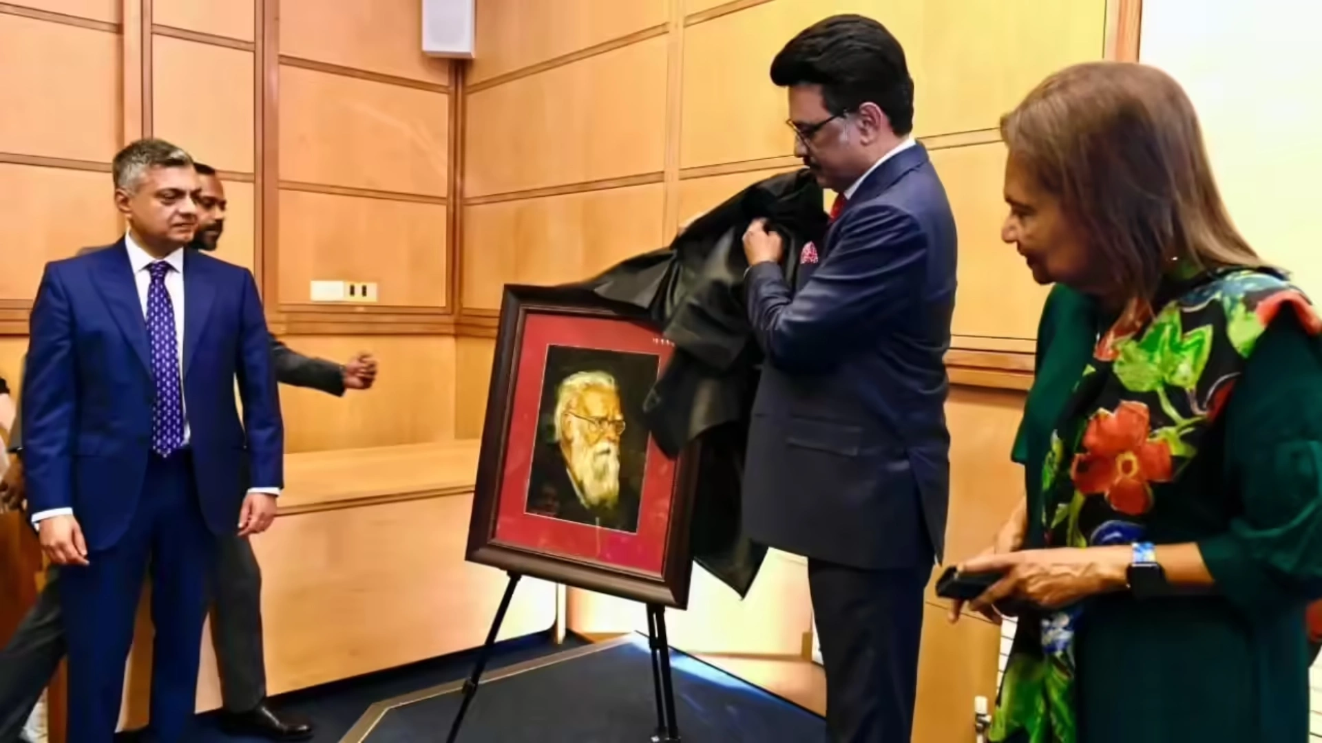 TN CM Stalin Unveils Periyar Portrait at Oxford, Hails Self-Respect Movement