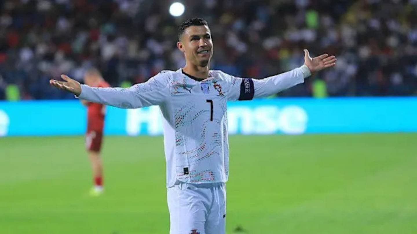 Cristiano Ronaldo, 40, Scores Twice as Portugal Crush Armenia in World Cup Qualifiers