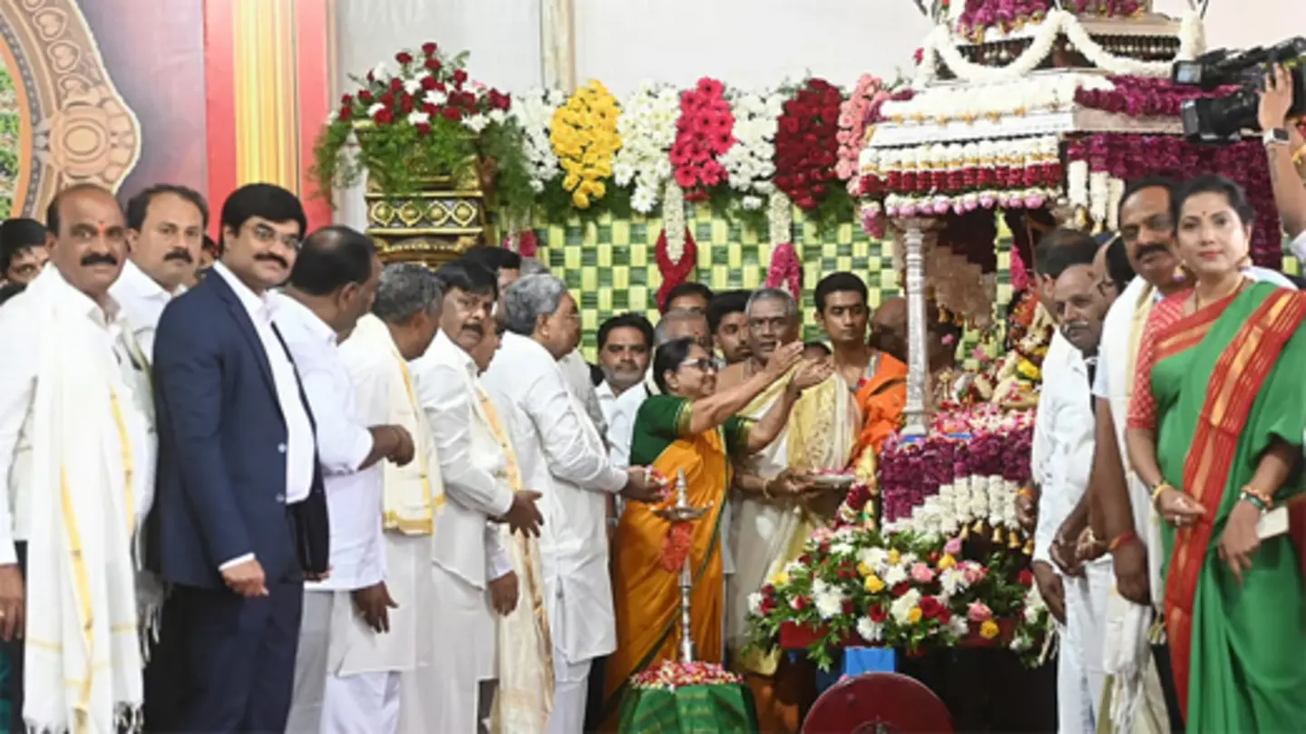 Mysuru Dasara festivities inaugurated at Chamundeshwari temple by Banu Mushtaq