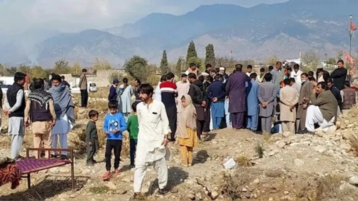 Pakistan Air Force bombing kills 30 in Khyber Pakhtunkhwa village