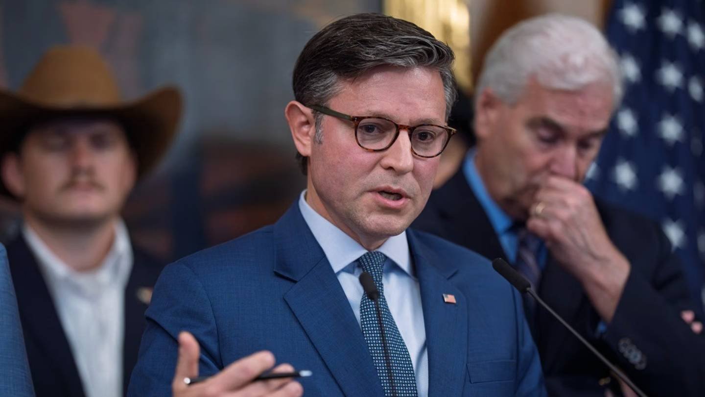 US Government shutdown looms as Senate fails to agree on funding.