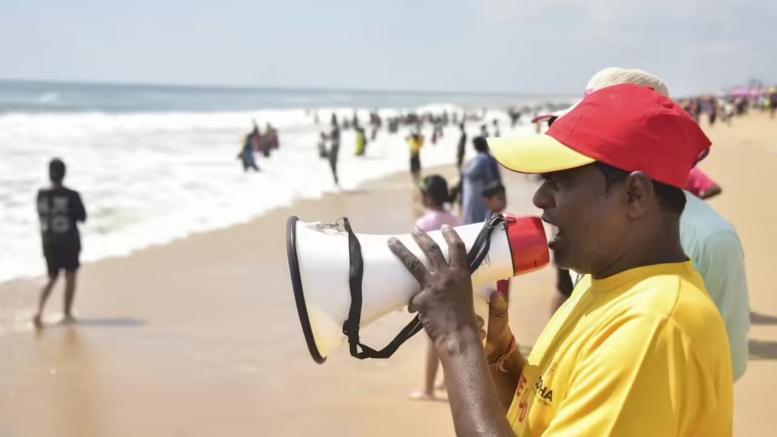 Cyclone Montha: Red Alert in Andhra Pradesh and Odisha, Landfall Expected Near Kakinada on October 28