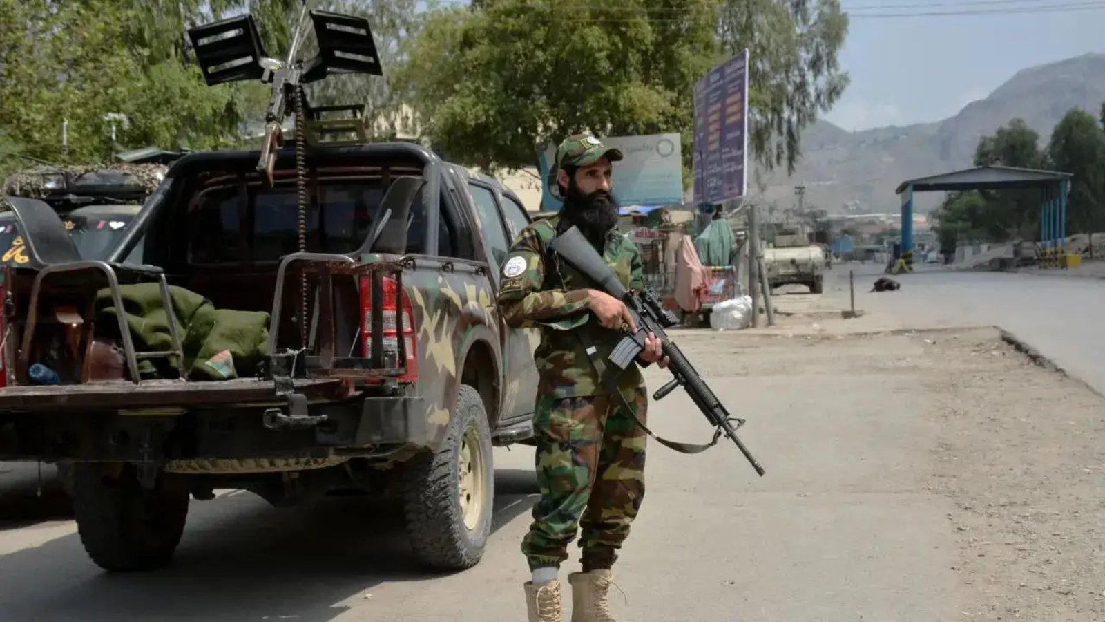 Pakistan Forces Repel Taliban Attack on Border: Tensions Rise