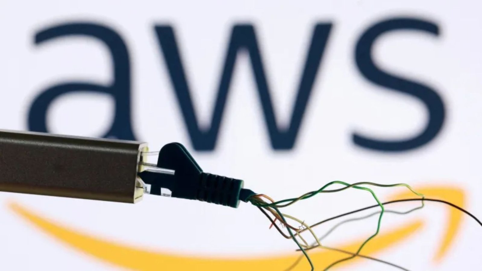 Amazon Cloud Outage Disrupts Internet Worldwide; Service Restored