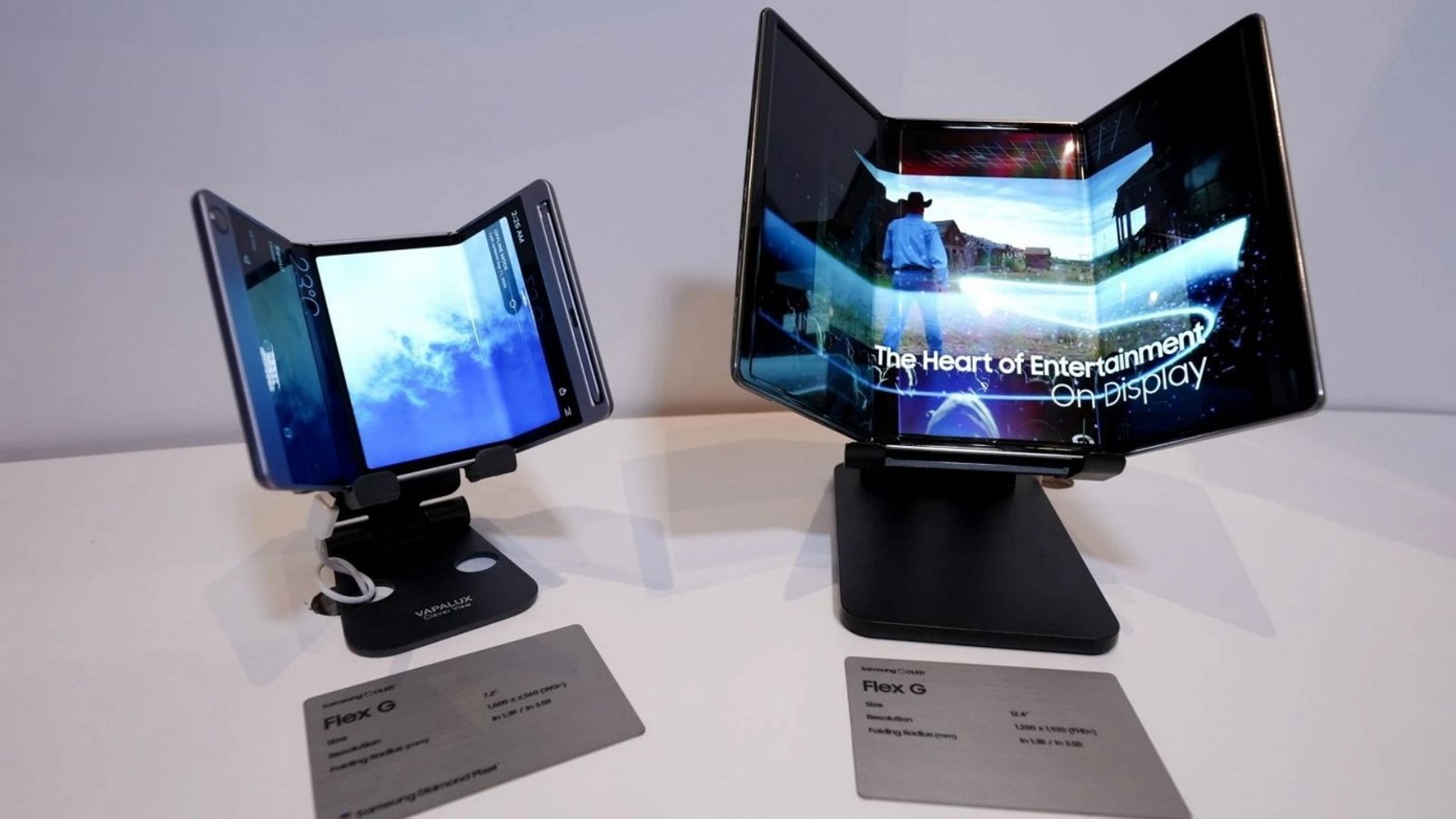Samsung Electronics Unveils Tri-Fold Phone: Dual Hinges and Tablet-Like Display