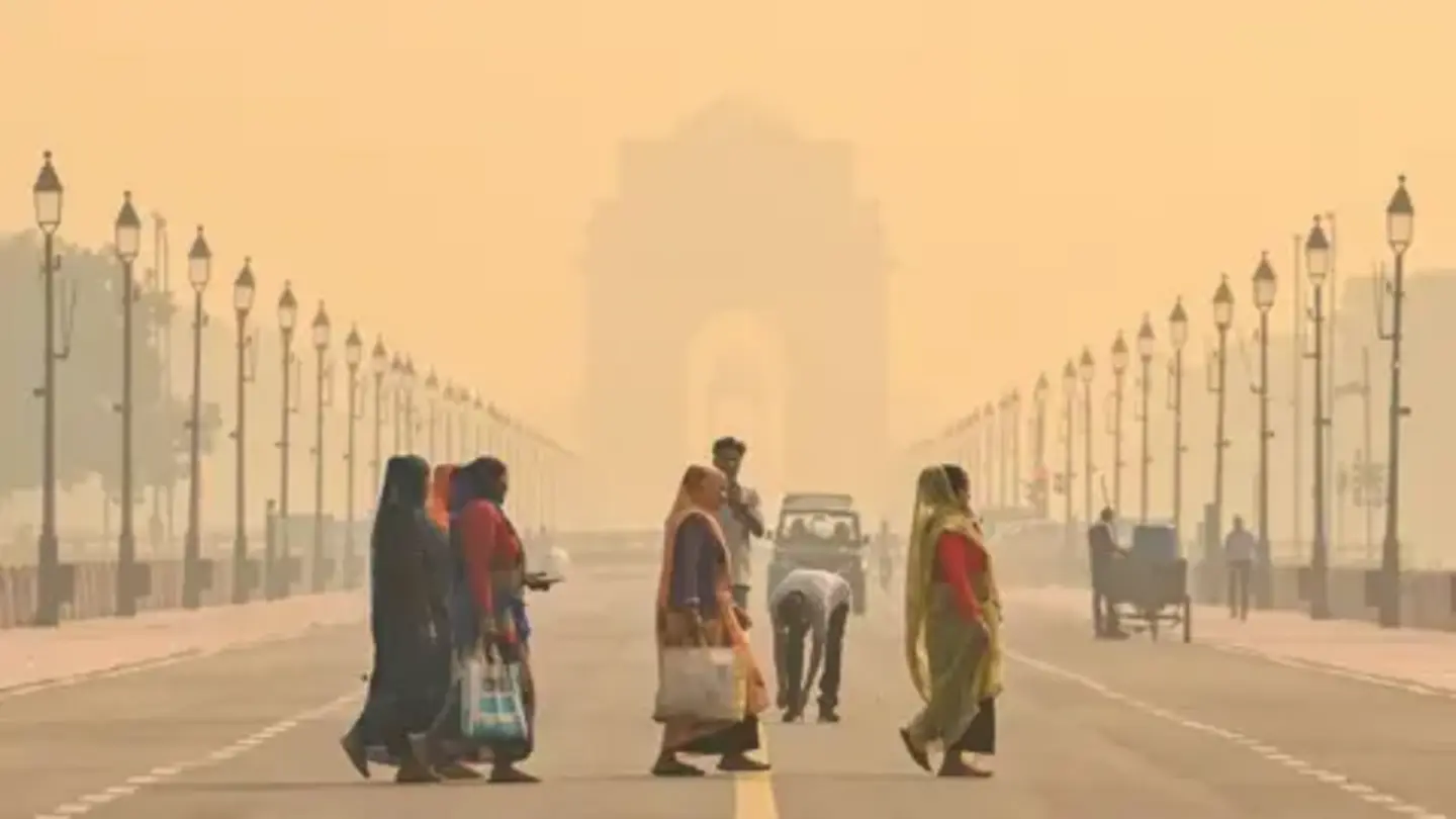 Delhi Chokes: Pollution Levels Surge as Cloud Seeding Fails
