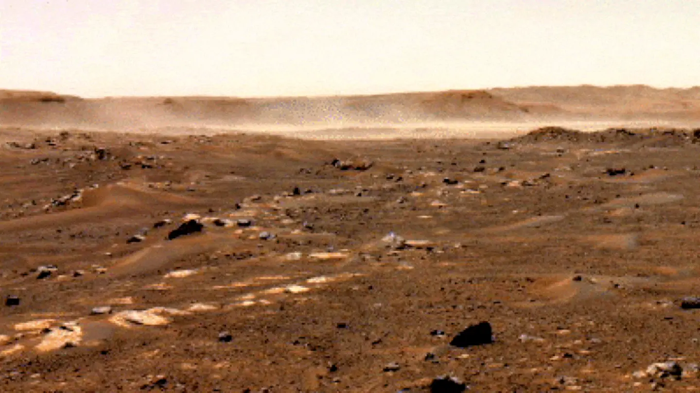 Wind-Blown Sand Velocity on Martian Surface Studied Under Low Pressure