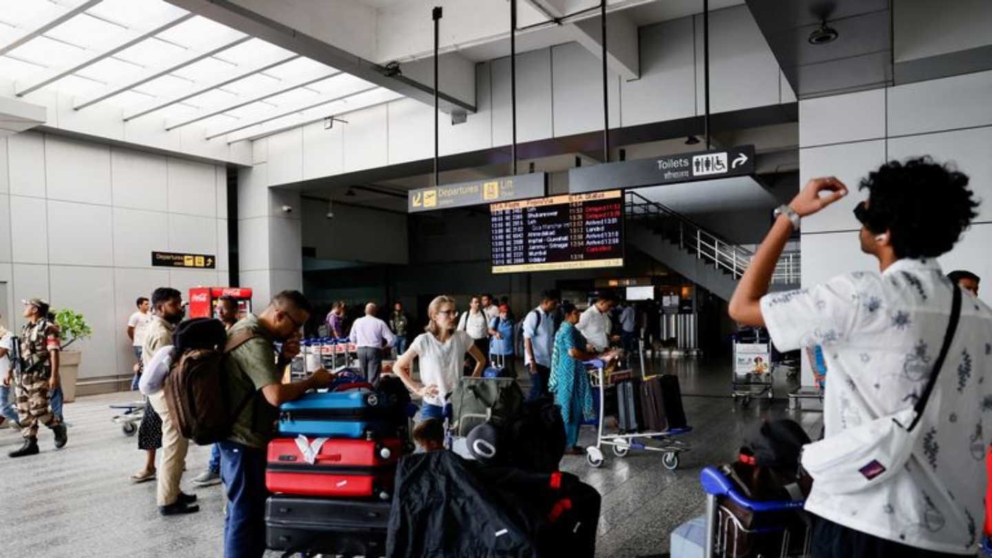 Delhi Airport Chaos: Hundreds of Flights Delayed, Passengers Face Disruption