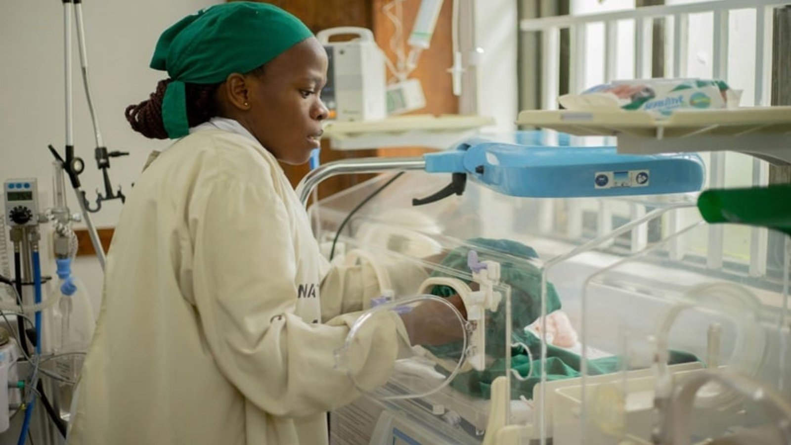 Automated Breathing Operator Improves Outcomes for Preterm Infants