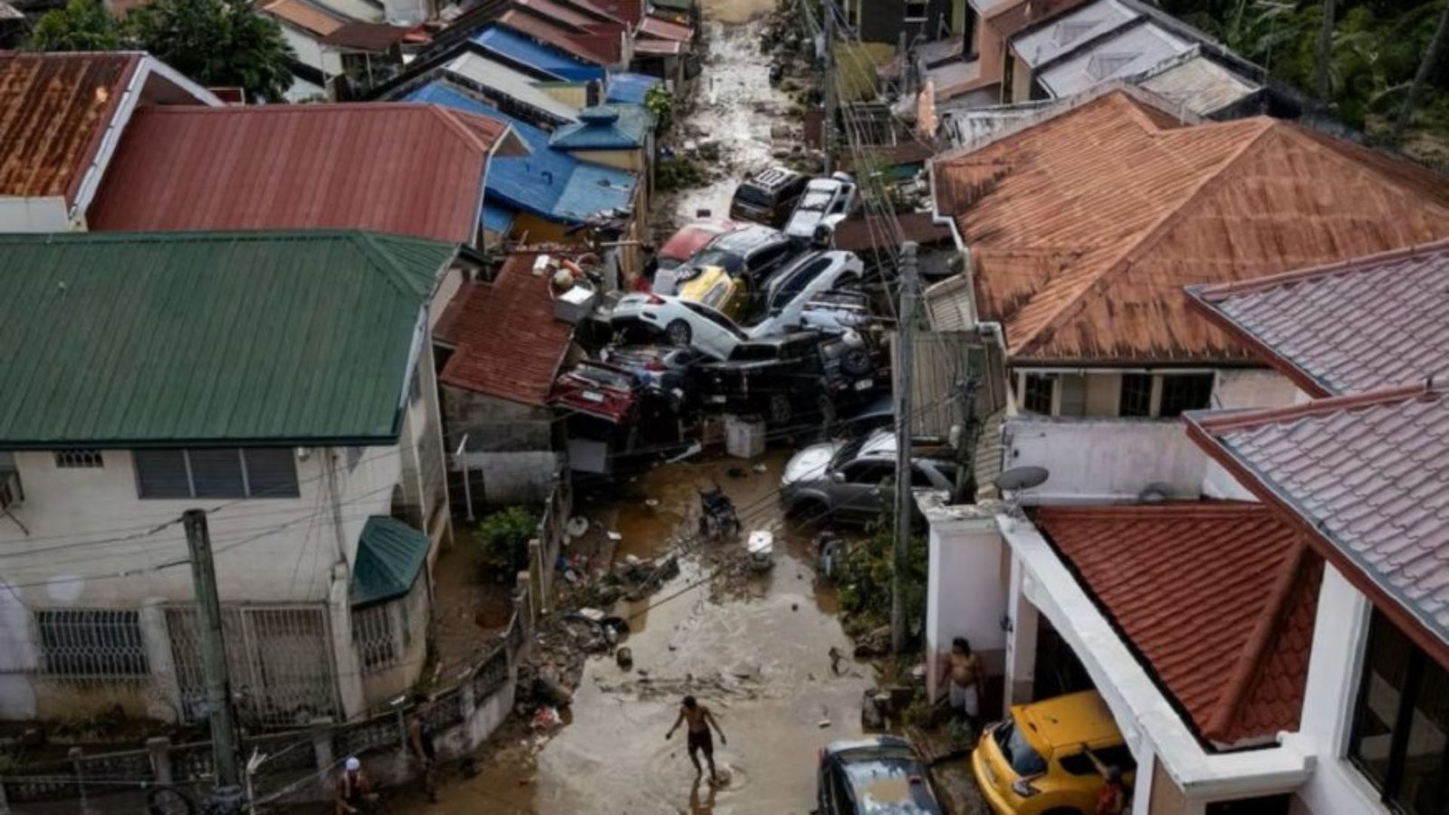 Philippines Evacuates 100,000 as Fung-wong Becomes Super Typhoon