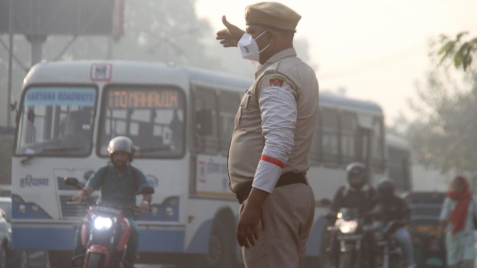 Delhi Schools Revert to Hybrid Mode for Primary Students Amid GRAP-3