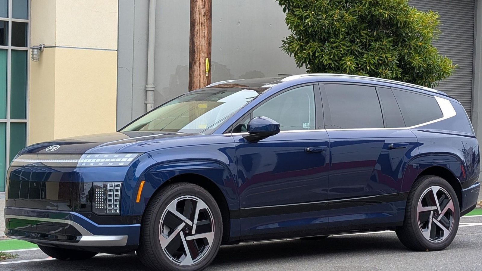 EVs Bedazzled: Pixel Arrays, Matrix Headlights, and OLED Taillights Emerge