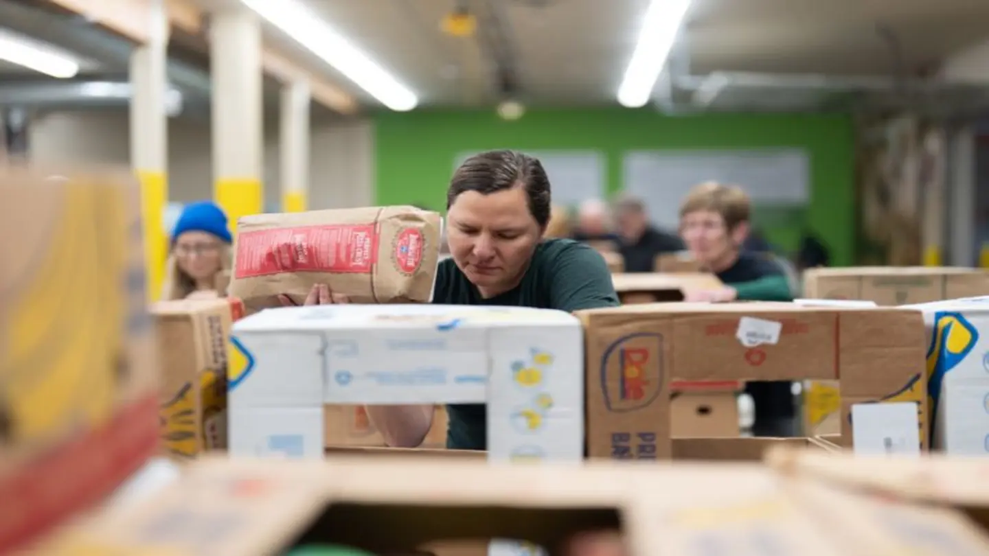 US Shutdown Day 33: Food Aid Could Resume by Wednesday
