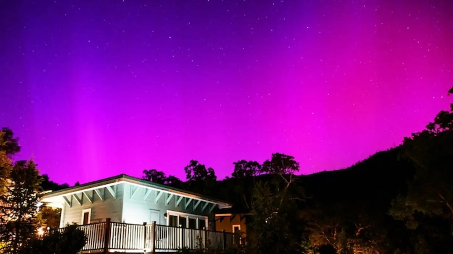 Strong solar flare disrupts radio communications across Europe and Africa.