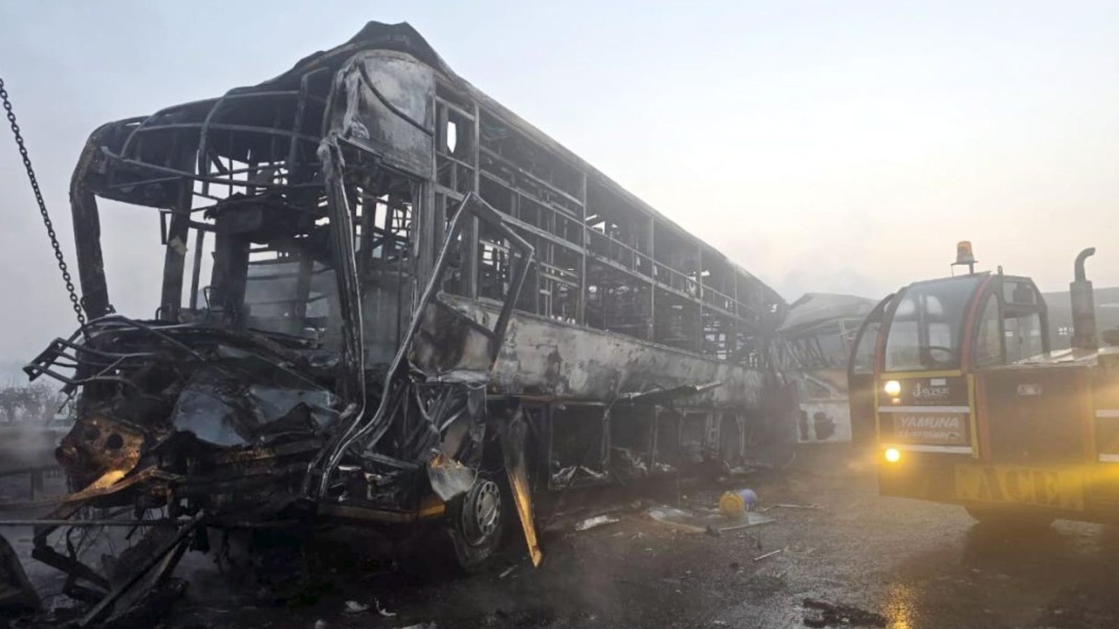 4 Killed, 25 Hurt in Fog-Linked Pile-Up on Delhi-Agra (Yamuna) Expressway in Mathura