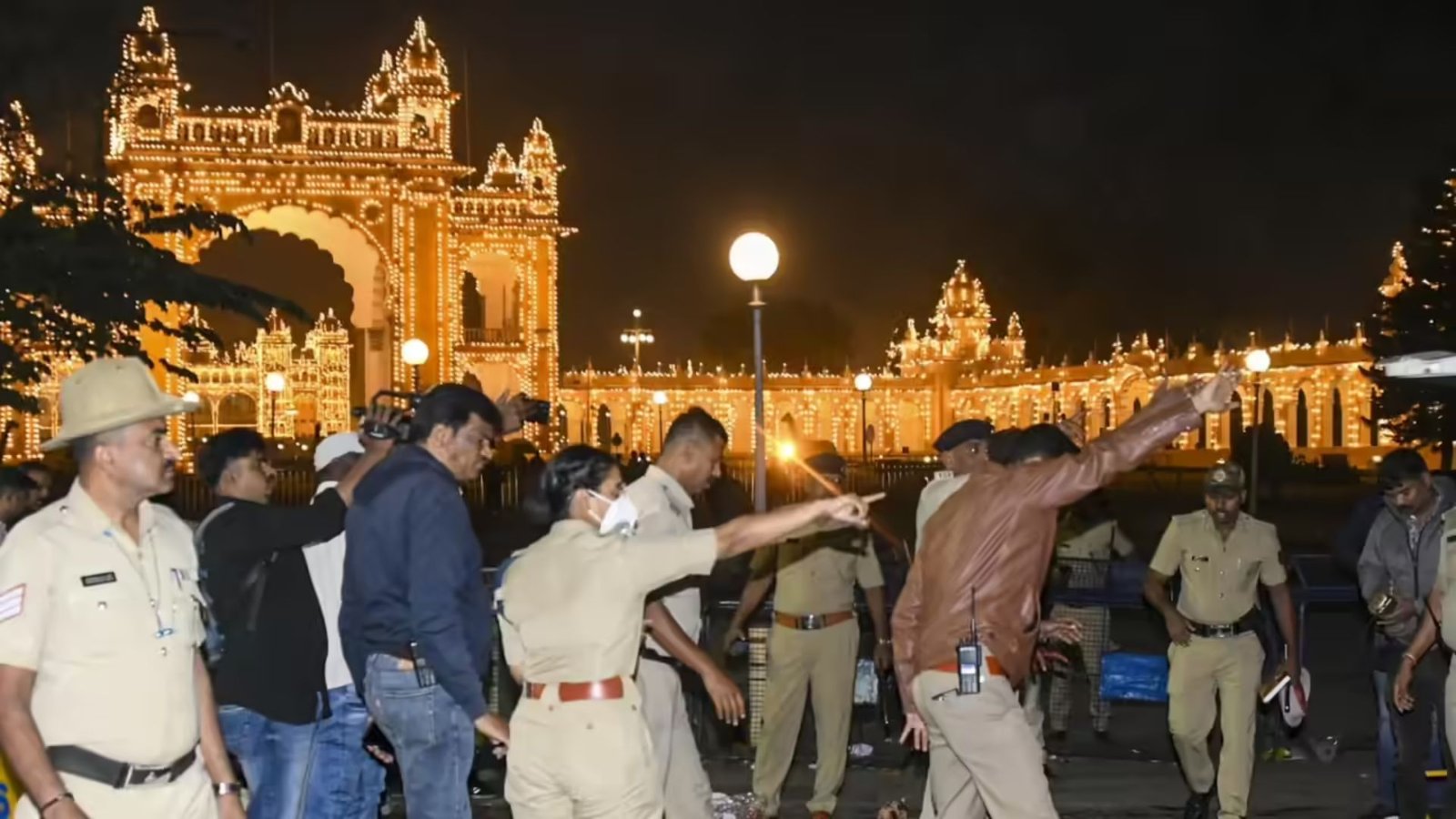 Helium Tank Blast at Mysuru Palace: One Dead, Four Hurt
