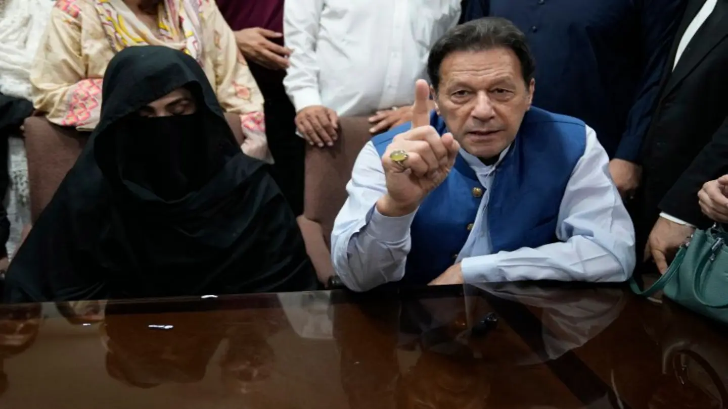 Pakistan Sentences Ex-PM Khan and Wife to 17 Years in Prison