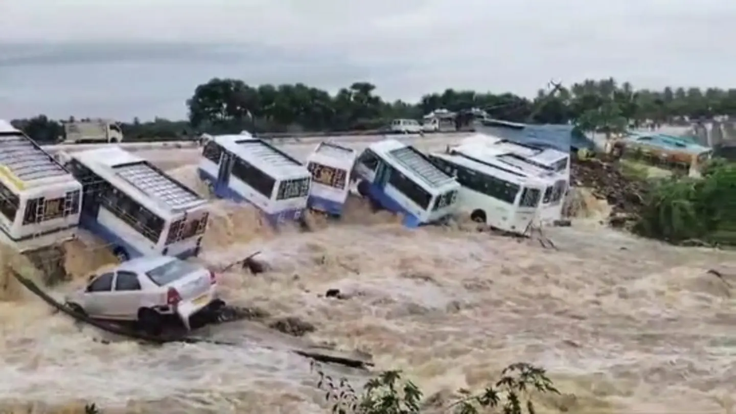 Tamil Nadu Bus Crash Kills Seven, Tyre Burst Suspected