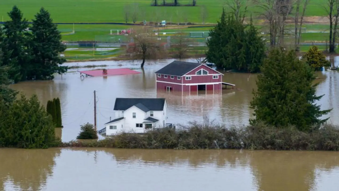 Washington hit by historic floods, homes destroyed, families stranded