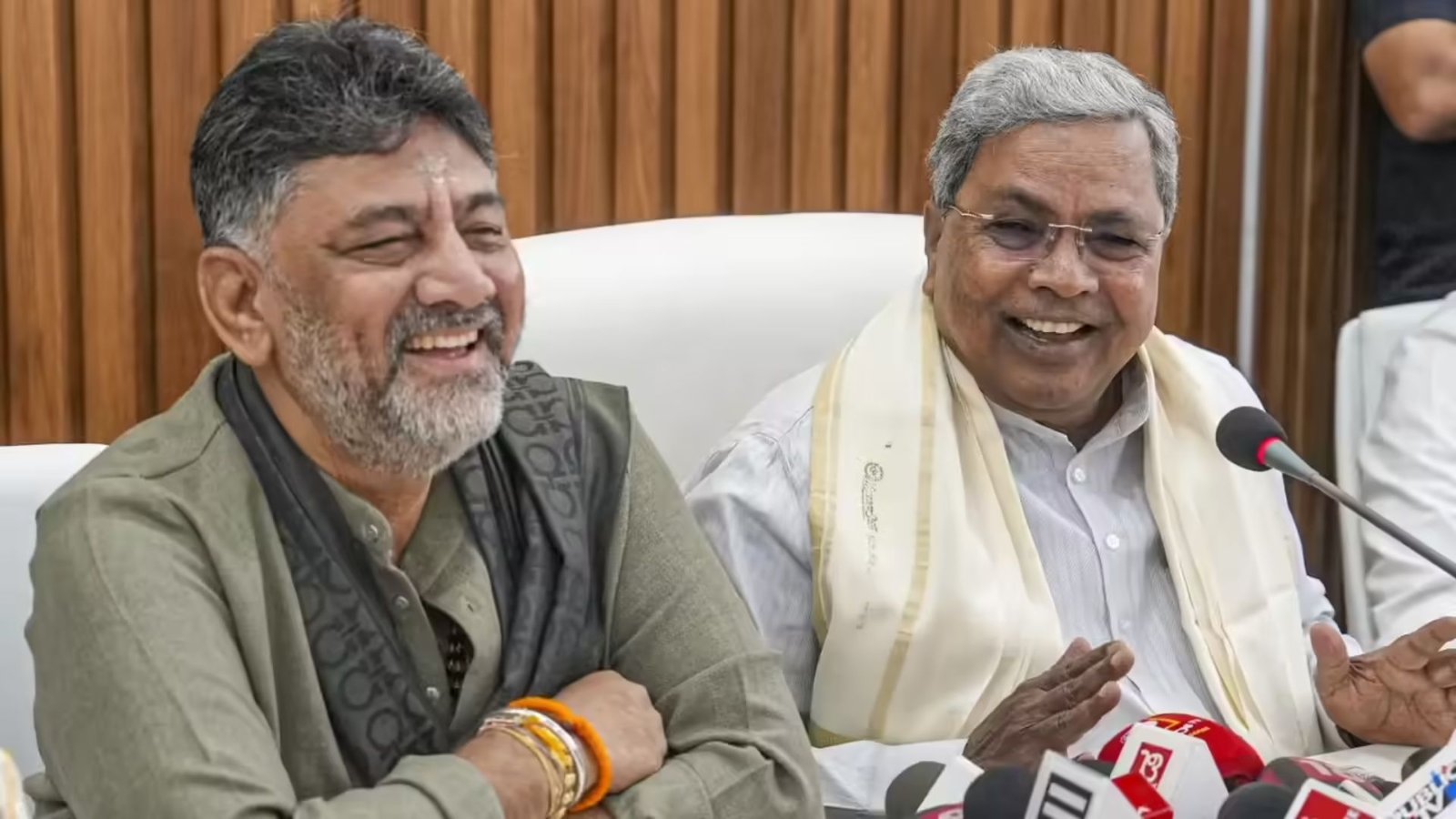 Siddaramaiah Confident of Completing Full Term, Shivakumar Offers Support