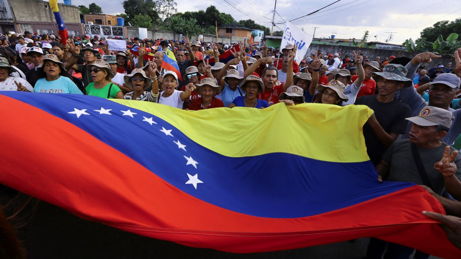 US Orders Citizens to Immediately Leave Venezuela Amid Rising Risks