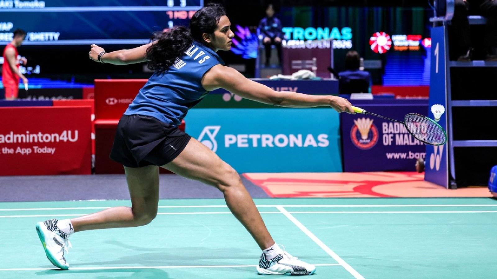 Sindhu Powers Through to Malaysia Open Quarterfinals with Miyazaki Victory