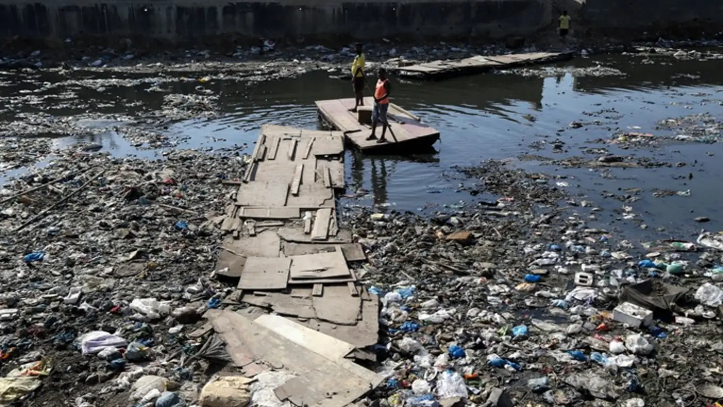 India City’s Water Crisis: Sewage Linked to At Least 10 Deaths
