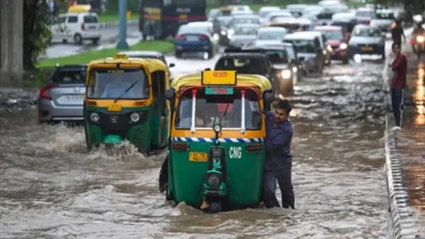 Delhi on Alert: Heavy Rain and Thunderstorms Forecast