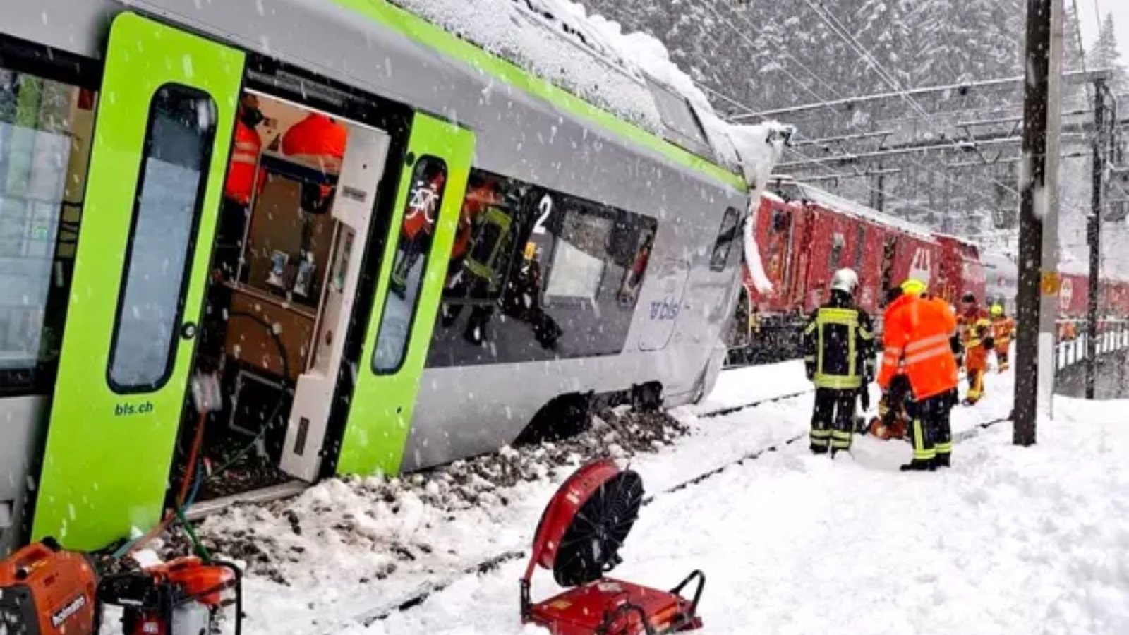 Avalanche Derails Swiss Train, 80 Passengers Onboard