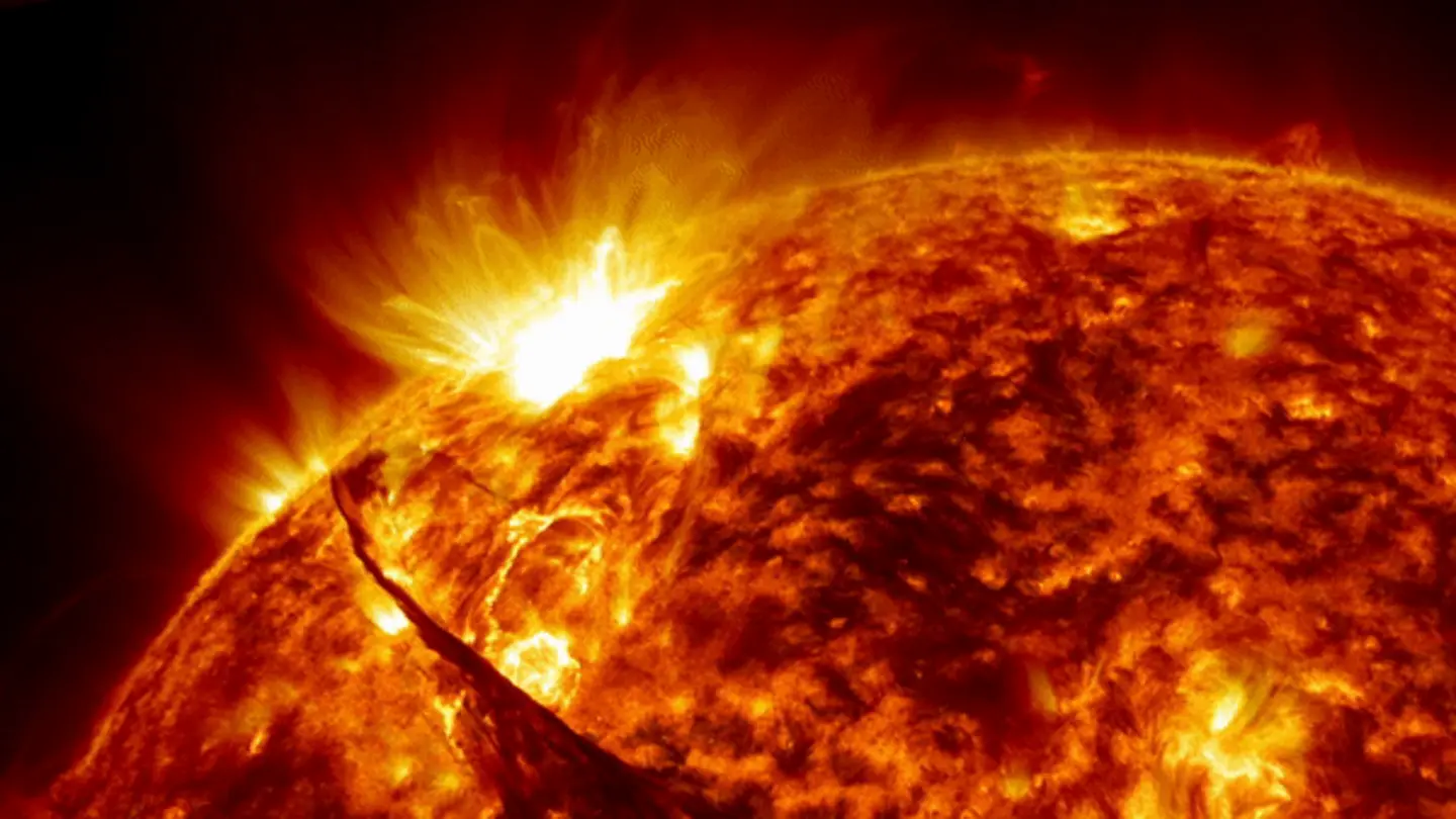 New Solar Flare Early Warning System Predicts M and X-Class Events